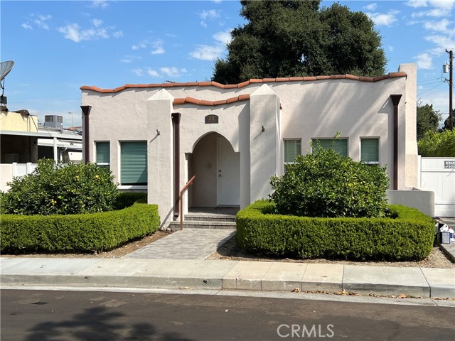 Detail Gallery Image 1 of 34 For 311 Roads End St, Glendale,  CA 91205 - 3 Beds | 2 Baths