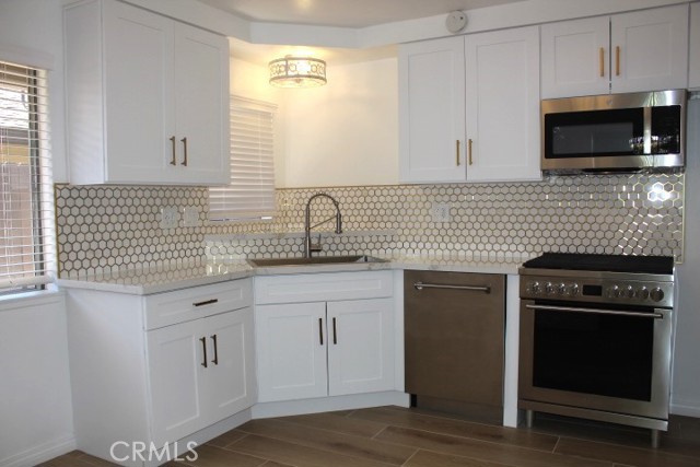 Detail Gallery Image 4 of 27 For 1671 W Cindy Ln #B,  Anaheim,  CA 92802 - 2 Beds | 2 Baths