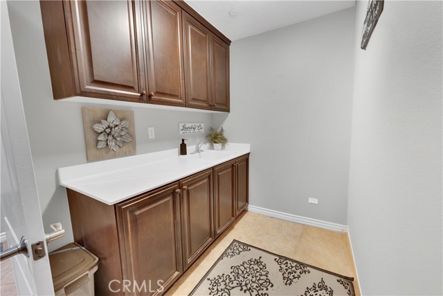 14668 Stageline Lane, Fontana CA: https://media.crmls.org/medias/ba3fbd4c-35bc-4d55-b316-ad26e4f900f4.jpg