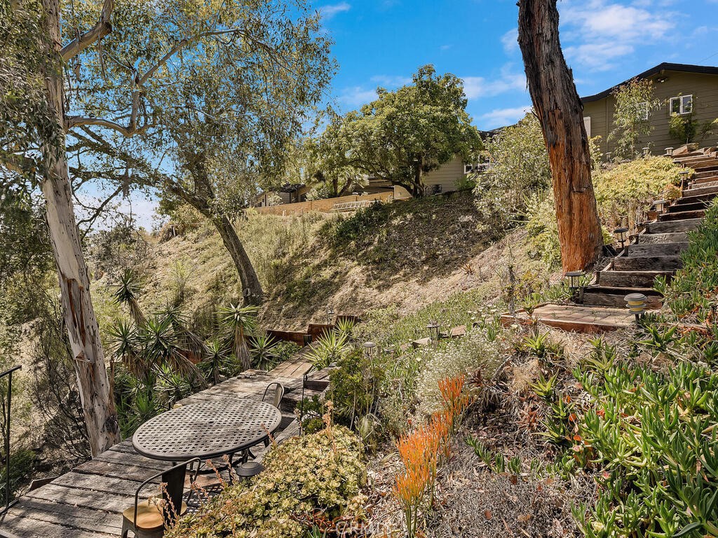 https://media.crmls.org/medias/ba3fbeea-ad26-47da-afb2-70496a063813.jpg?preset=X-Large
