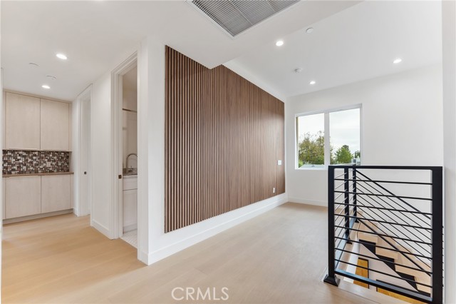 Detail Gallery Image 42 of 70 For 3932 S Minerva Ave, Los Angeles,  CA 90066 - 6 Beds | 6/1 Baths