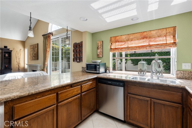 7018 Princeton Place, Rancho Cucamonga CA: https://media.crmls.org/medias/ba401298-106c-4ac9-a5da-d08816d43e6a.jpg