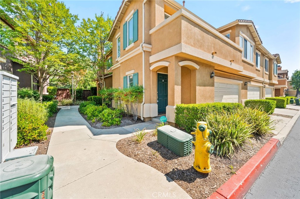 MLS #OC25136647 img 2