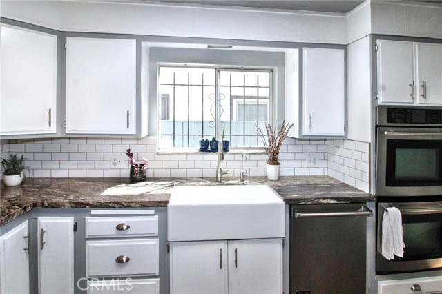 207 Santa Ana Avenue, Long Beach CA: https://media.crmls.org/medias/ba41470e-dc2a-4e2b-8cd3-ed8e97ac3916.jpg