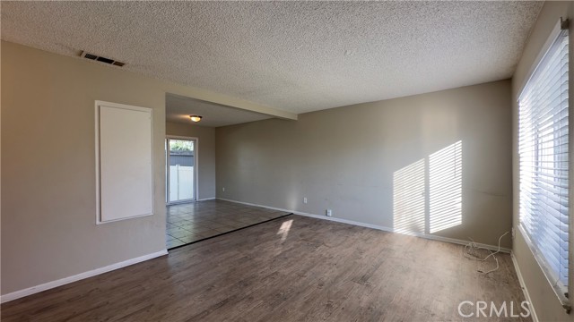 Detail Gallery Image 4 of 27 For 3469 Columbia, Riverside,  CA 92501 - 3 Beds | 1/1 Baths