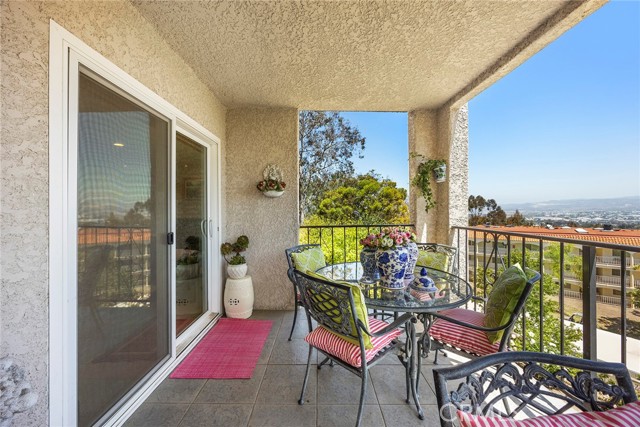 4007 Calle Sonora Oeste, Laguna Woods CA: https://media.crmls.org/medias/ba41894c-5f71-4776-91f4-e82bad1ecd53.jpg