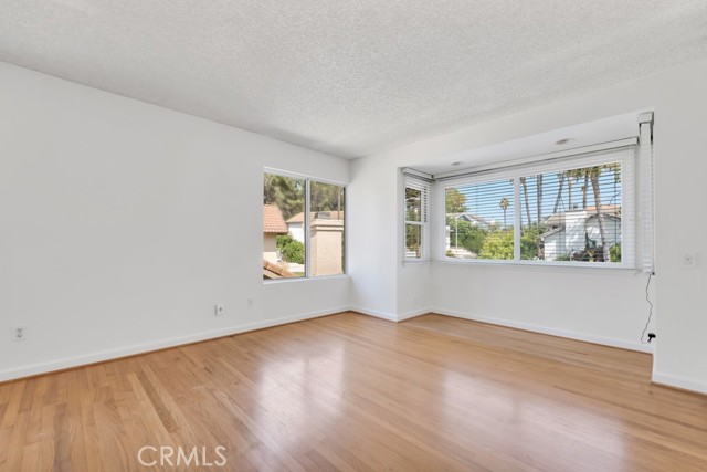22210 Miston Drive, Woodland Hills CA: https://media.crmls.org/medias/ba41fe36-fe16-4501-937a-d94d4b5163c8.jpg