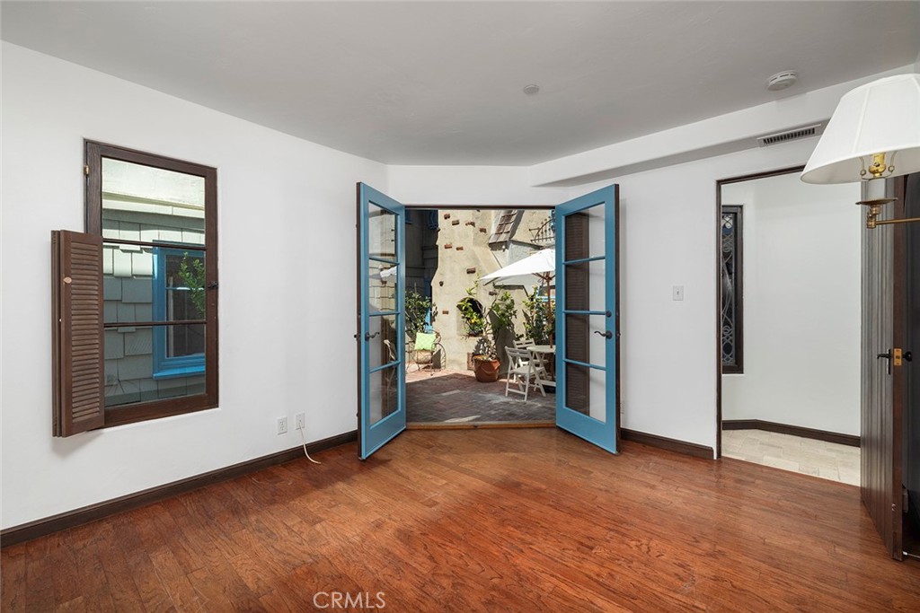 Ba4214b6 9215 4970 85df C4b20580963a