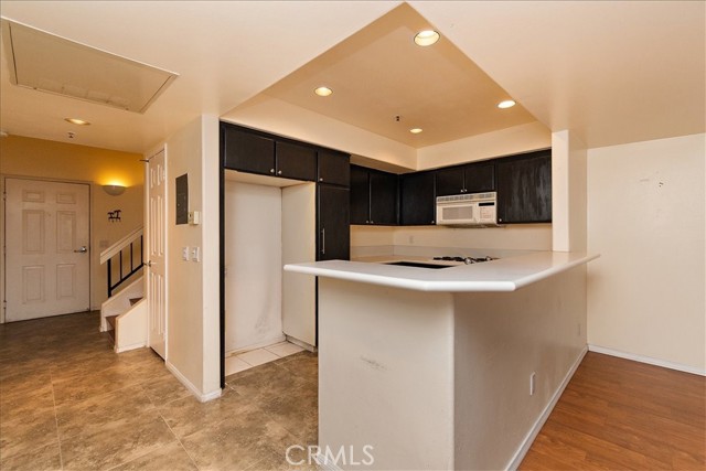 Detail Gallery Image 4 of 20 For 200 Pacific Coast Hwy #125,  Huntington Beach,  CA 92648 - 1 Beds | 1 Baths