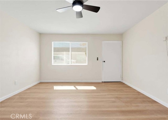 Detail Gallery Image 9 of 17 For 18254 Madrone, Adelanto,  CA 92301 - 6 Beds | 2 Baths