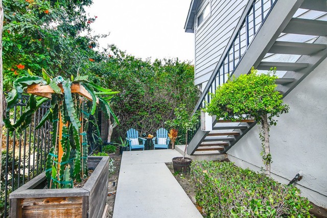 887 W 34th, Long Beach CA: https://media.crmls.org/medias/ba436d54-3caf-4960-91b7-53213b2e39f8.jpg