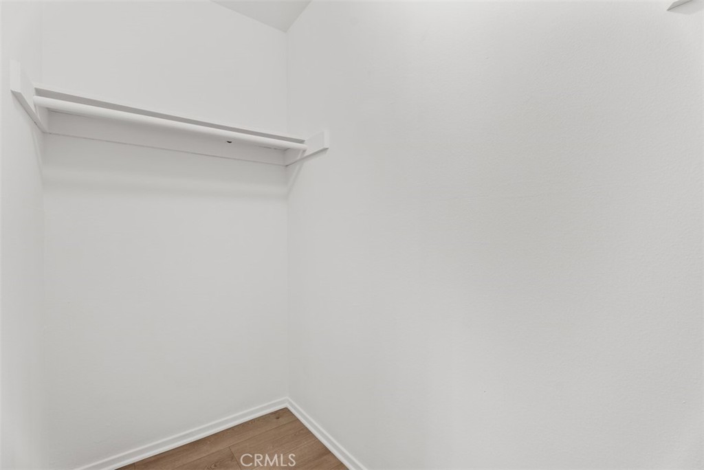 https://media.crmls.org/medias/ba43fc81-31bd-4a43-ac7c-9c7f3fed26ae.jpg?preset=X-Large