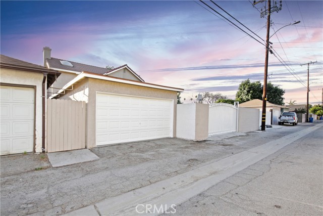 Image 39 of 45 For 9618 Samoline Avenue
