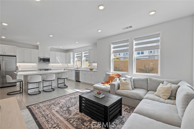 Detail Gallery Image 9 of 57 For 236 Yerba, Irvine,  CA 92618 - 4 Beds | 3/1 Baths