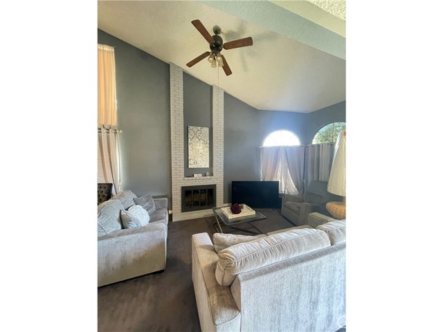 11557 Oakwood, Fontana CA: https://media.crmls.org/medias/ba44d7e0-1a6c-4cc7-9a2a-b06339d60ad2.jpg