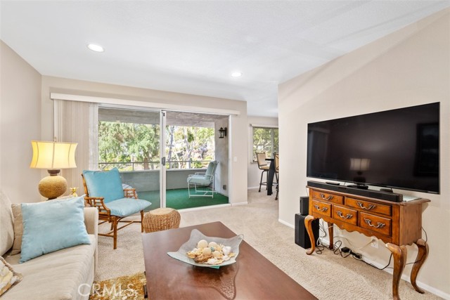 Detail Gallery Image 2 of 15 For 22152 Caminito Amor, Laguna Hills,  CA 92653 - 2 Beds | 1 Baths