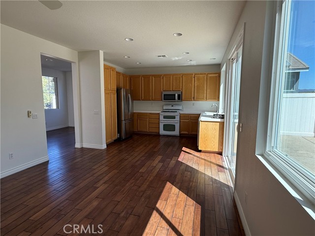 Detail Gallery Image 8 of 22 For 26506 Isabella, Canyon Country,  CA 91351 - 3 Beds | 3 Baths