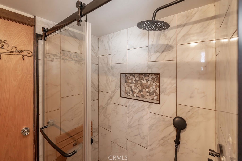 https://media.crmls.org/medias/ba462428-bf02-4490-9065-dafe9cb78443.jpg?preset=X-Large