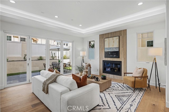 Detail Gallery Image 2 of 43 For 2203 Marshalfield #B,  Redondo Beach,  CA 90278 - 4 Beds | 3/1 Baths