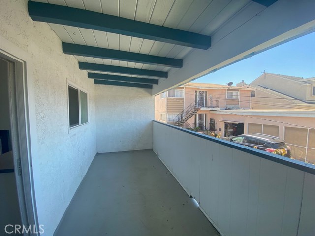 Detail Gallery Image 12 of 19 For 2122 Huntington Ln, Redondo Beach,  CA 90278 - – Beds | – Baths