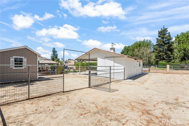 320 Forelock Court, Simi Valley CA: https://media.crmls.org/medias/ba4747bd-a3f5-4c60-9c85-bc87defb8238.jpg