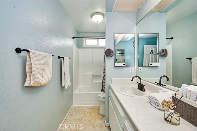 Detail Gallery Image 15 of 37 For 2025 Artesia Bld #G,  Torrance,  CA 90504 - 2 Beds | 2 Baths