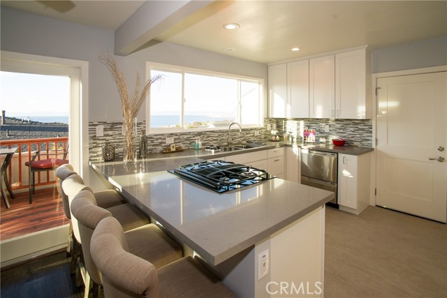 Detail Gallery Image 14 of 15 For 214 via Anita, Redondo Beach,  CA 90277 - 4 Beds | 3/1 Baths