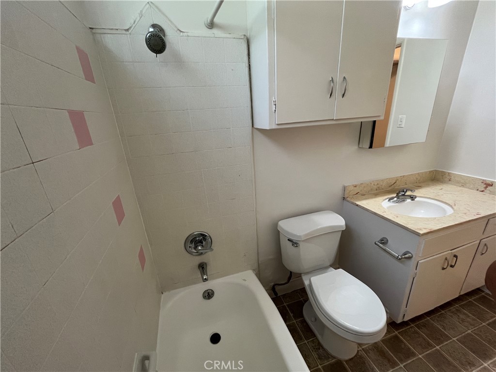 https://media.crmls.org/medias/ba497a38-4274-4393-a891-99db6c17de72.jpg?preset=X-Large