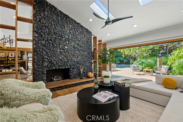 Detail Gallery Image 6 of 46 For 9701 Bothwell Road, Northridge,  CA 91324 - 4 Beds | 3/1 Baths