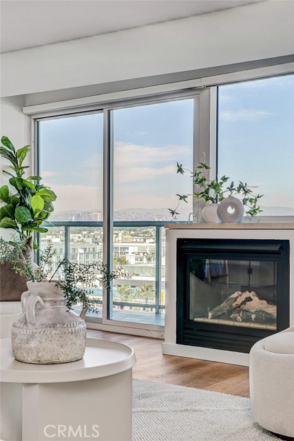 Detail Gallery Image 4 of 55 For 13600 Marina Pointe Dr #905,  Marina Del Rey,  CA 90292 - 2 Beds | 2/1 Baths
