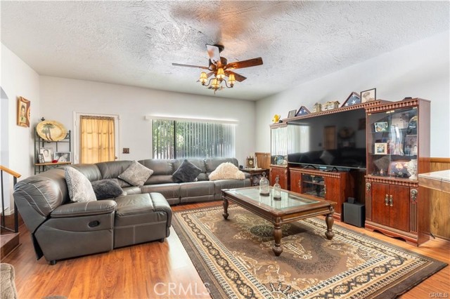 Detail Gallery Image 10 of 49 For 19411 Yanan Rd, Apple Valley,  CA 92307 - 4 Beds | 2/1 Baths