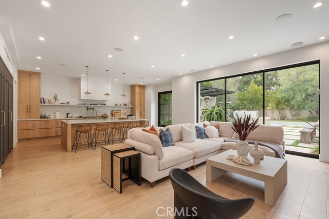 10 Seabluff, Newport Beach CA: https://media.crmls.org/medias/ba4ae1f8-5d31-4bad-a86b-fc70c486ce54.jpg