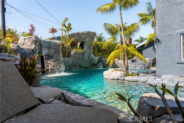 Detail Gallery Image 28 of 36 For 20402 Seven Seas Ln, Huntington Beach,  CA 92646 - 4 Beds | 3/1 Baths
