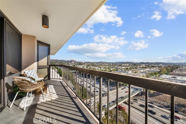 Detail Gallery Image 17 of 49 For 222 Monterey Rd #1203,  Glendale,  CA 91206 - 2 Beds | 2 Baths