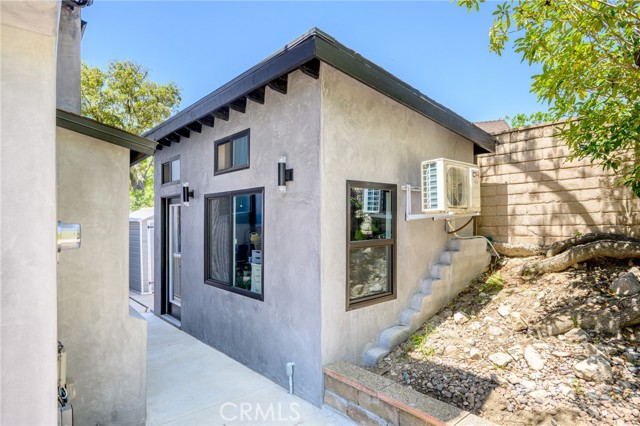 2305 Henrietta Avenue, La Crescenta CA: https://media.crmls.org/medias/ba4e0fbf-63c7-44c3-ac7f-a437bd8d57da.jpg