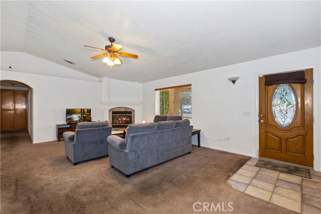 Detail Gallery Image 8 of 35 For 18904 Madrone, Hesperia,  CA 92345 - 4 Beds | 2 Baths