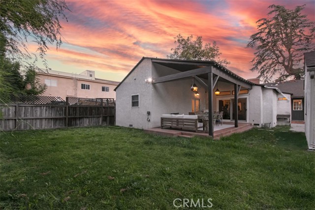 Detail Gallery Image 6 of 33 For 5229 Vantage, Valley Village,  CA 91607 - 3 Beds | 3 Baths