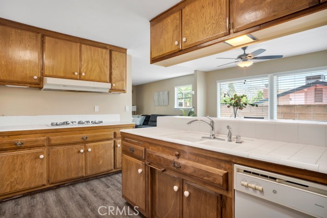 Detail Gallery Image 7 of 26 For 13678 Marchant Ave, Sylmar,  CA 91342 - 3 Beds | 2 Baths