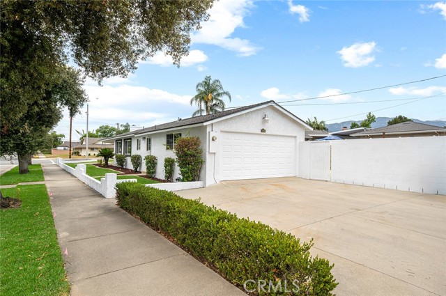 1302 N San Antonio Avenue, Upland CA: https://media.crmls.org/medias/ba5177bb-18ed-44c0-9ea4-a006b5f46588.jpg