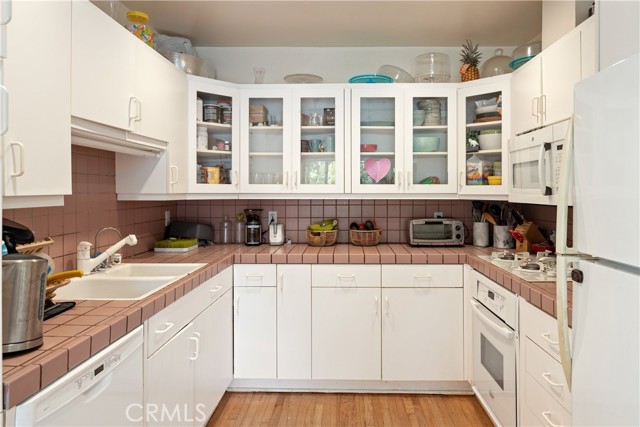 664 35th Street, Manhattan Beach, California 90266, 4 Bedrooms Bedrooms, ,2 BathroomsBathrooms,Residential,Sold,35th,SB21205294