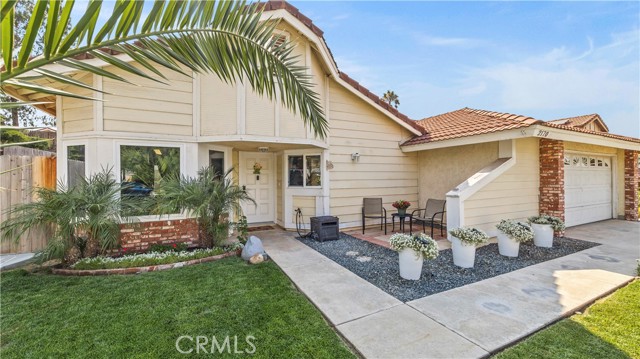 Detail Gallery Image 1 of 1 For 2170 Kiwi Cir, Corona,  CA 92879 - 3 Beds | 2 Baths