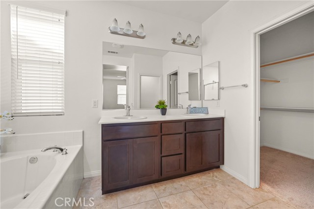 Detail Gallery Image 13 of 30 For 19714 Kamm Ct, Canyon Country,  CA 91351 - 3 Beds | 2/1 Baths