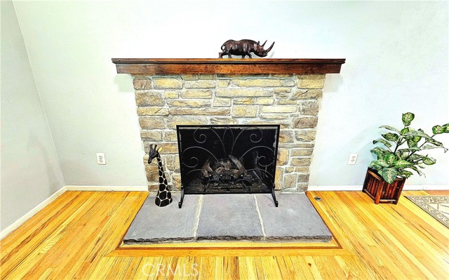 Detail Gallery Image 4 of 23 For 3552 N Sierra Way, San Bernardino,  CA 92405 - 3 Beds | 2 Baths