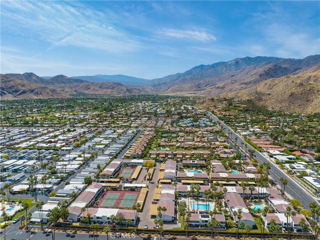 https://media.crmls.org/medias/ba53d7e2-97c4-4766-89ac-2ae30643cb8b.jpg?preset=X-Large