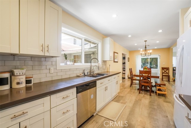 22960 Crespi Street, Woodland Hills CA: https://media.crmls.org/medias/ba5416c4-1eaf-46fe-aa58-dca18dd72e59.jpg