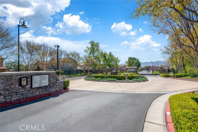 7265 Enclave Drive, Eastvale CA: https://media.crmls.org/medias/ba544351-6e7d-4fa7-9324-4c814c38f14e.jpg