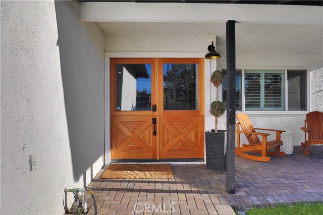 Gorgeous double-Dutch front doors.