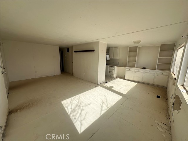 251 S Colorado River Road, Blythe CA: https://media.crmls.org/medias/ba54d36e-ccaf-4695-b63e-f334dcc8b1e4.jpg