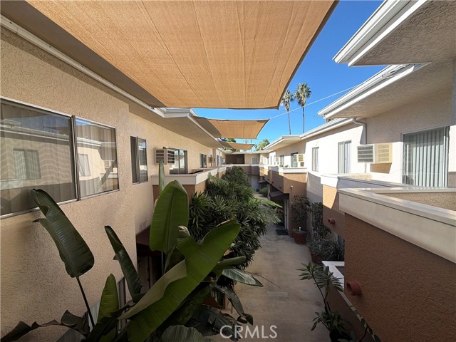 Detail Gallery Image 9 of 12 For 7013 Haskell, Van Nuys,  CA 91406 - 2 Beds | 2 Baths
