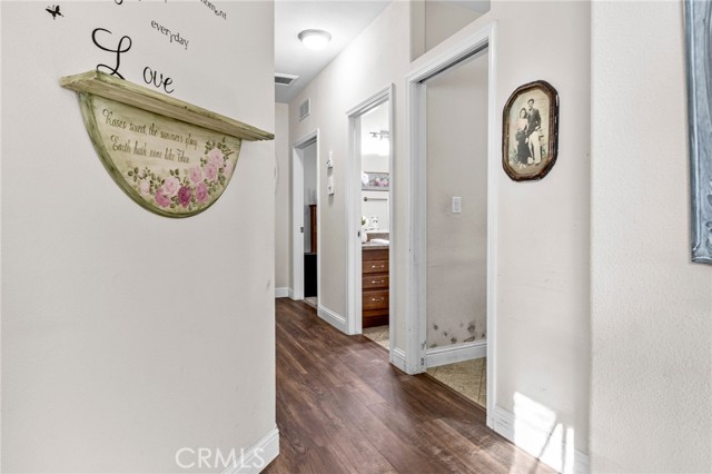 1565 Queen Way, Livingston CA: https://media.crmls.org/medias/ba56590c-b6c4-49f3-94e8-b13ac071bbf3.jpg